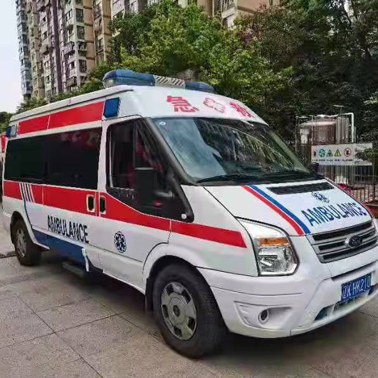 定日长途救护车护送病人返乡