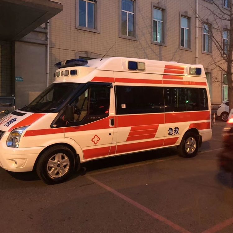 定日夜间租赁救护车护送病人转院：安全转运的 8 大核心注意事项